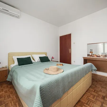 Apartment And Rooms Mrkovic Vodice Exterior photo