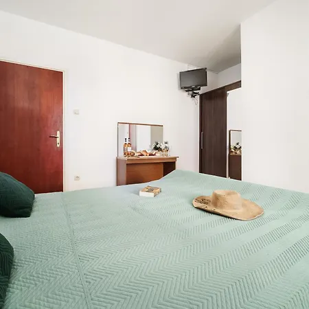 Apartment And Rooms Mrkovic Vodice Exterior photo
