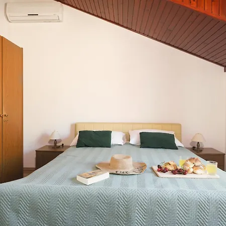 Apartment And Rooms Mrkovic Vodice Exterior photo
