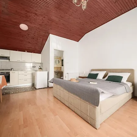 Apartment And Rooms Mrkovic Vodice Exterior photo