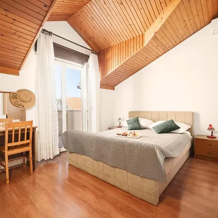 Apartment And Rooms Mrkovic Vodice Exterior photo