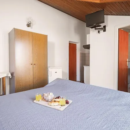 Apartment And Rooms Mrkovic Vodice Exterior photo