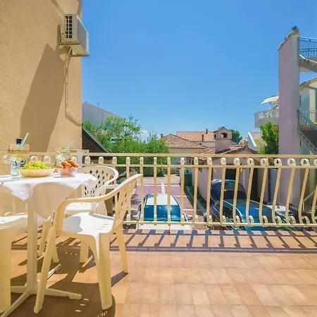 Apartment And Rooms Mrkovic Vodice Exterior photo