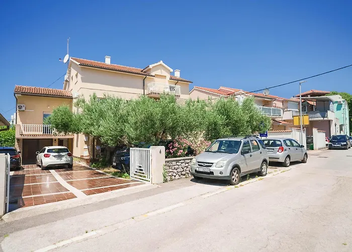 Apartment And Rooms Mrkovic