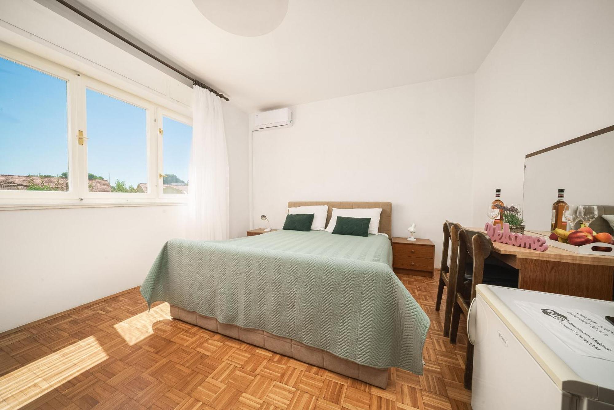 Apartment And Mrkovic Vodice