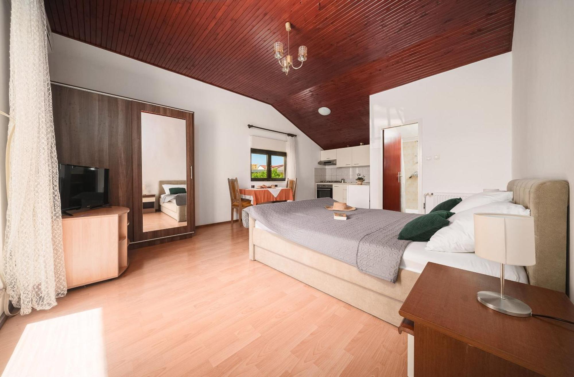 Apartment And Mrkovic Vodice