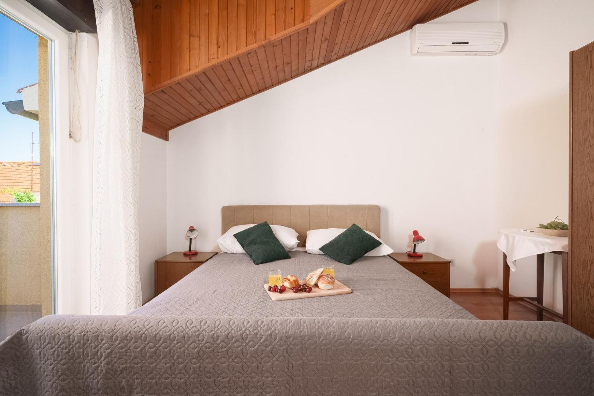 Apartment And Mrkovic Vodice