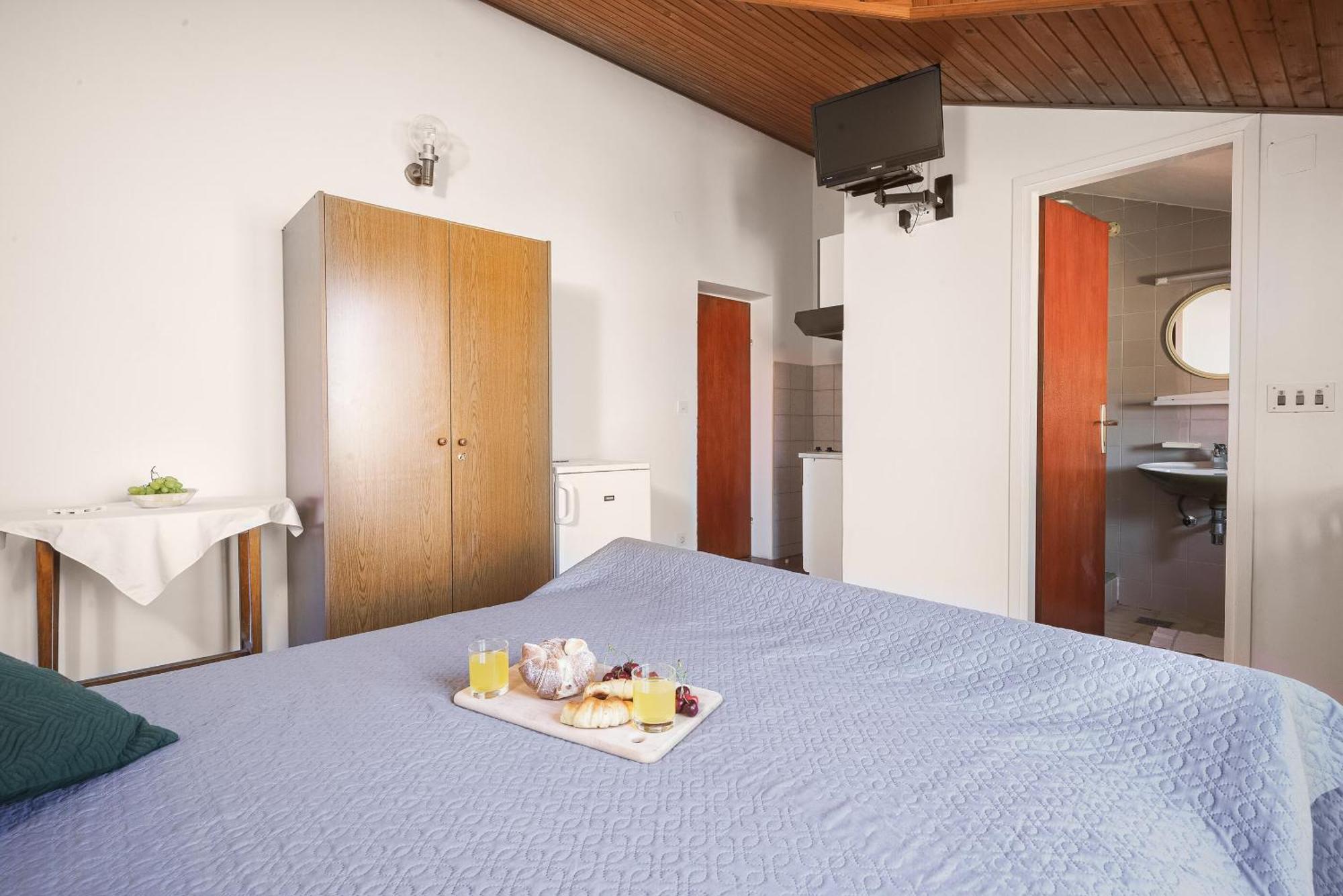 Apartment And Mrkovic *